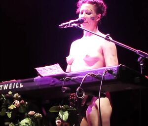 Amanda Palmer naked sings 'Dear Daily Mail' song London Roundhouse