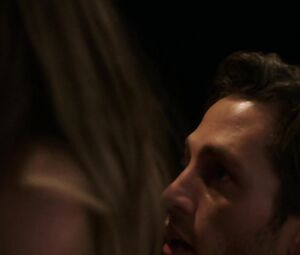 Carlson Young sexy – Scream s01e08 (2015)